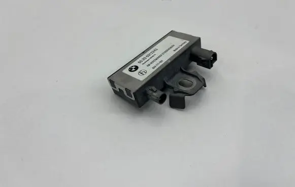 BMW Z4 E85 E86 Aerial antenna amplifier 6912243 824111001