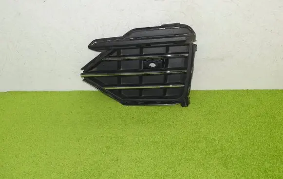 Volkswagen Touareg III Front fog light trim/grill 760854662
