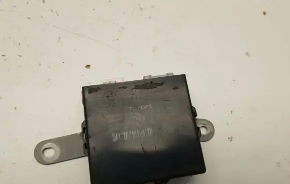 Lexus RX 450H Hand brake control module 8905048040 15181111390