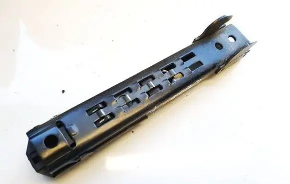 Skoda Octavia Mk2 (1Z) Seat belt adjustment rail 1T0857819