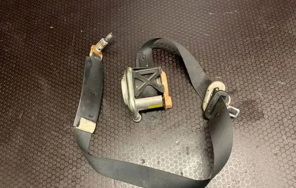 Nissan X-Trail T31 Front seatbelt TKAH2EG461 2005440 200540EC