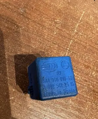 Mercedes-Benz A W168 Other relay A0025422519 D2859