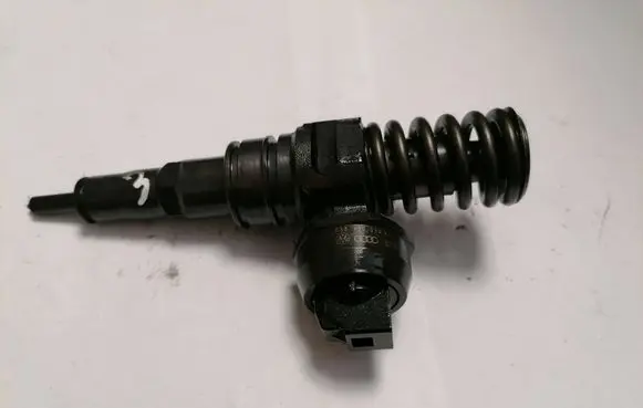 Volkswagen Golf IV Fuel injector 038130073AG 0414720215