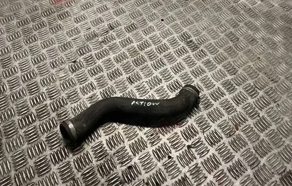 Coolant pipe/hose