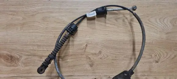 Gear shift cable linkage