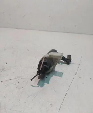 Honda CR-V Windscreen/windshield washer pump