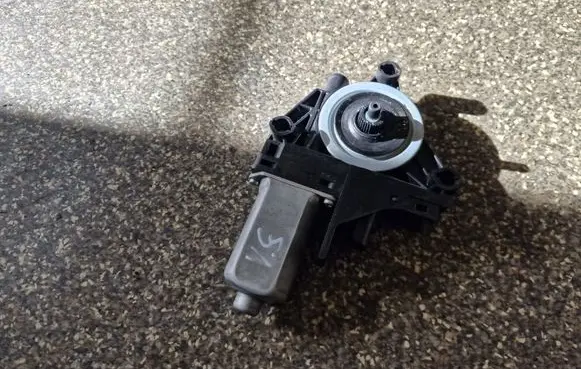 Dodge Durango Rear door window regulator motor