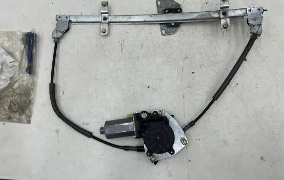 Suzuki Grand Vitara I Front door electric window regulator 8340165D10 350103386000