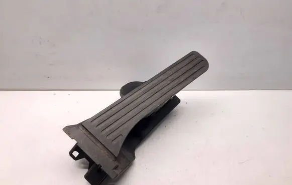 Volkswagen Touran I Accelerator throttle pedal 1T2721503G 6PV00874600