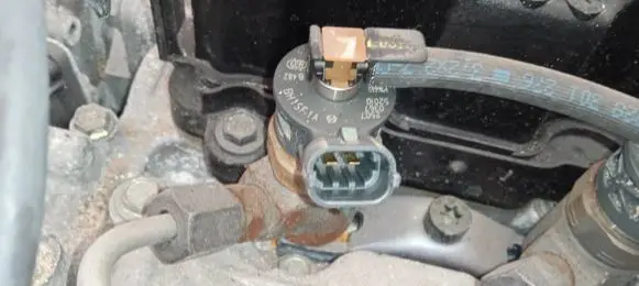 Honda Civic IX Fuel injector 0445110532