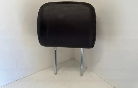 Volkswagen Touareg II Front seat headrest 