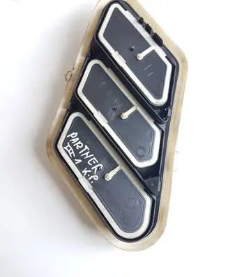 Peugeot Partner III Quarter panel pressure vent 9818354180