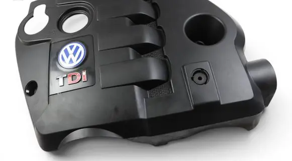 Volkswagen PASSAT B5.5 Engine cover (trim) 038103925