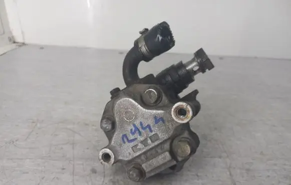 Volkswagen PASSAT B5.5 Power steering pump 1451770ES