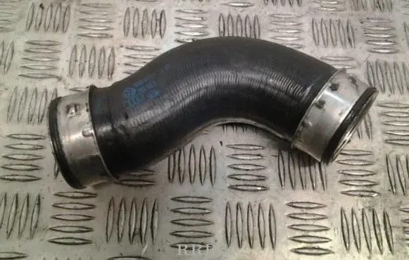 Coolant pipe/hose