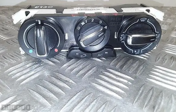 Audi A1 Climate control unit 8x0820045a