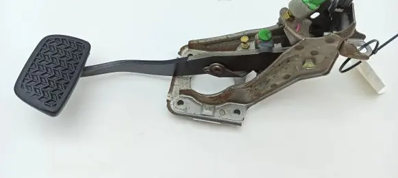 Lexus LS 430 Brake pedal