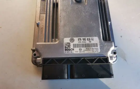 Volkswagen Transporter - Caravelle T5 Engine control unit/module 070906016AJ 0281011568