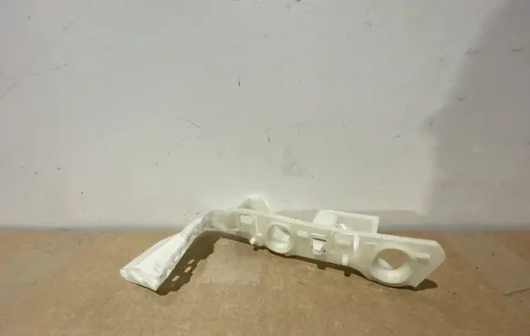 Audi A4 S4 B9 8W Fender mounting bracket 8W0807284