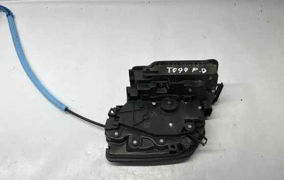 BMW 2 F46 Front door lock 7281934 728193410