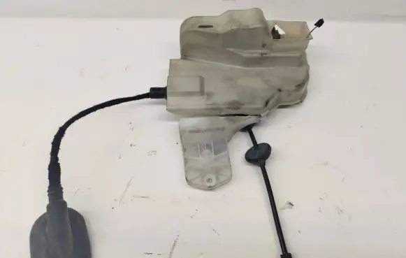 Volkswagen Caddy Front door lock E840299002A