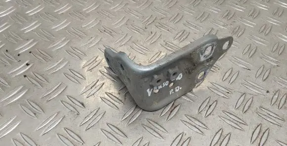 Toyota Verso Fender mounting bracket