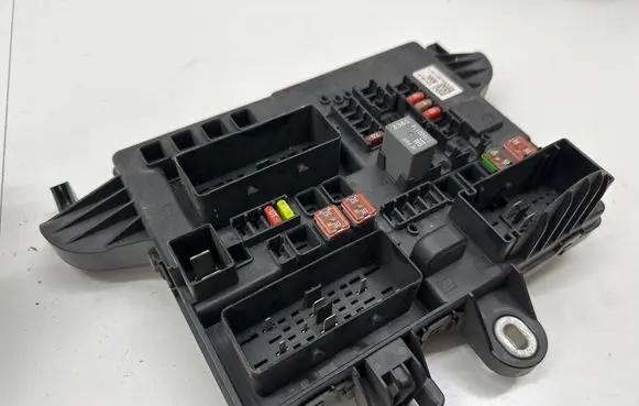Opel Insignia A Fuse module 22737769