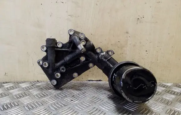 Subaru Outback Oil filter mounting bracket