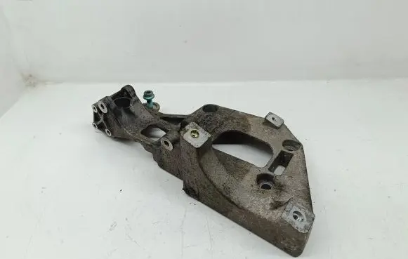 Volkswagen PASSAT B6 Engine mounting bracket 06F903143F