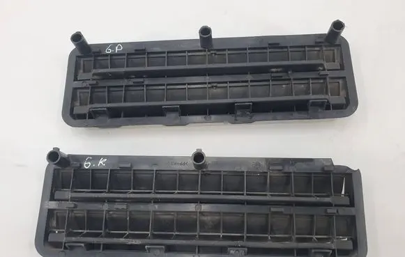 BMW 5 E34 Quarter panel pressure vent 8151887
