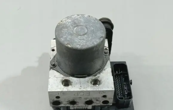 Audi A4 S4 B8 8K ABS Pump 8K9907379E