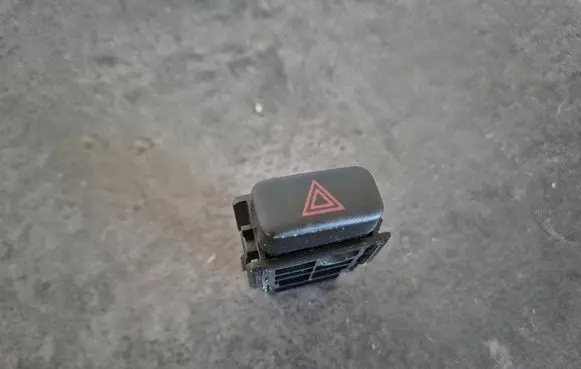 Toyota Hilux (AN10, AN20, AN30) Hazard light switch