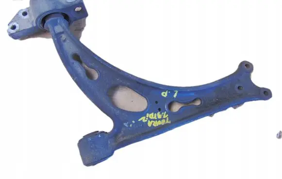Volkswagen Touran I Front lower control arm/wishbone