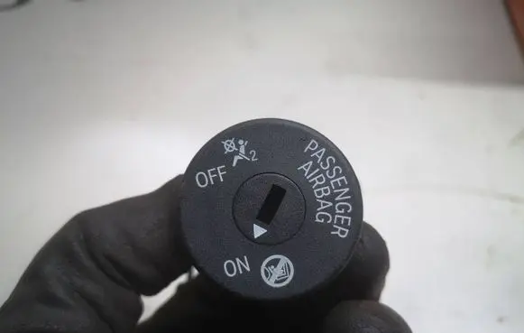 BMW 1 F40 Passenger airbag on/off switch 9483731