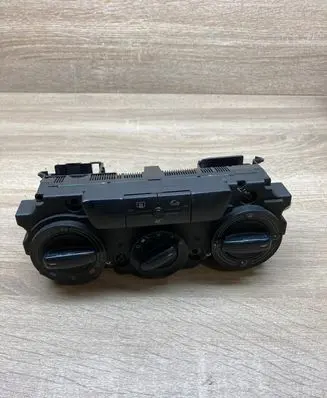 Volkswagen Golf V Climate control unit 7435810 05S23A1