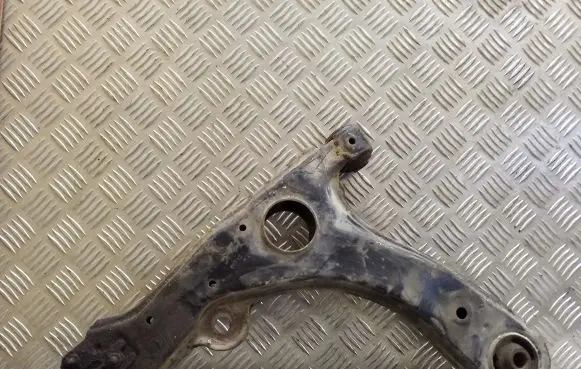 Volkswagen PASSAT B4 Front lower control arm/wishbone