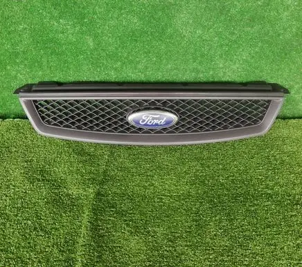 Ford Focus Front bumper upper radiator grill 4M518200A