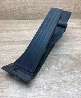 BMW 7 E65 E66 Accelerator throttle pedal 6766930 25916010