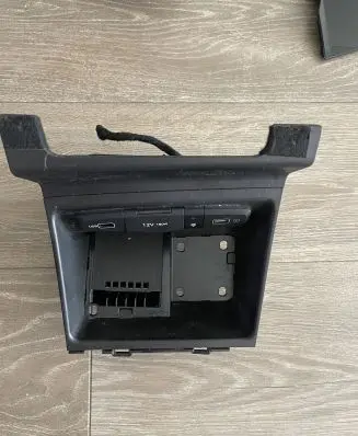 Hyundai Tucson IV NX4 Wireless charging module 84630N7700NNB 95560N7000