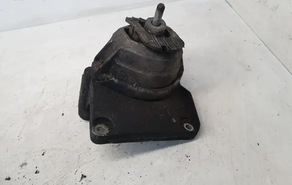 BMW 5 E60 E61 Engine mount bracket 677461902