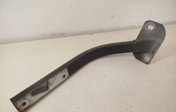 Audi A8 S8 D4 4H Fender mounting bracket 4H0821395