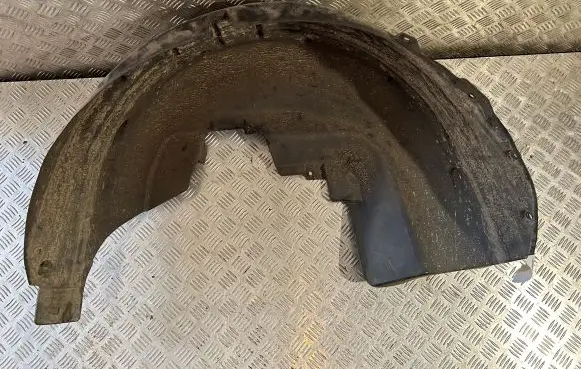 Rear arch fender liner splash guards