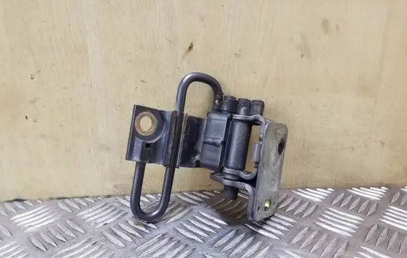 Audi A4 S4 B6 8E 8H Front door lower hinge 8E0833412