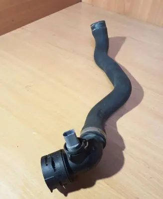 Audi Q7 4L Engine coolant pipe/hose 7L6122051S KAA116515