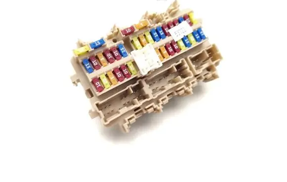 Nissan Qashqai Fuse module C5623-5I08
