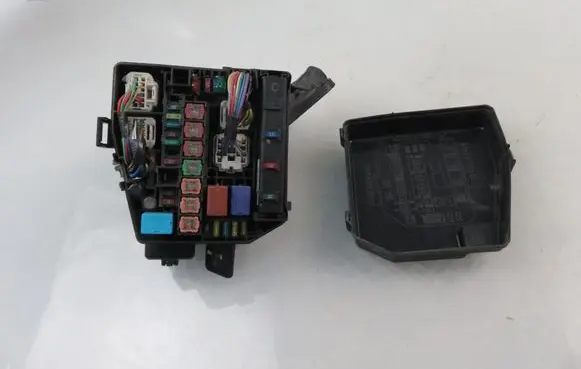 Toyota Urban Cruiser (XP110) Fuse box set 