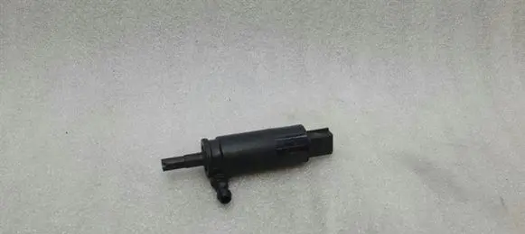 BMW 1 E81 E87 Headlight washer pump 6973097