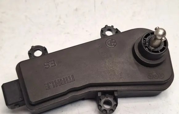 BMW 7 E65 E66 other engine part 7537998 11617537998