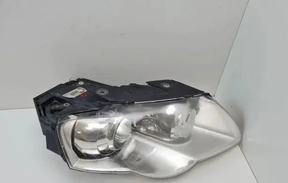 Volkswagen PASSAT B6 Headlight/headlamp 3C0941752G