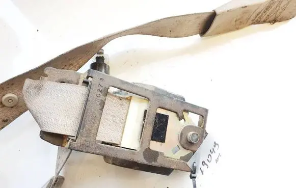 Middle seatbelt (rear)